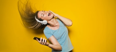 在线社区中球迷们正在热烈讨论比赛